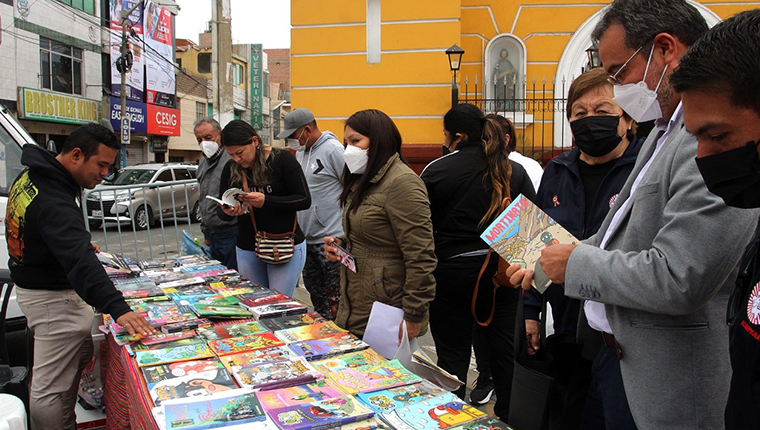 Proyecto Especial Bicentenario entrega libros a bibliotecas de Barranca